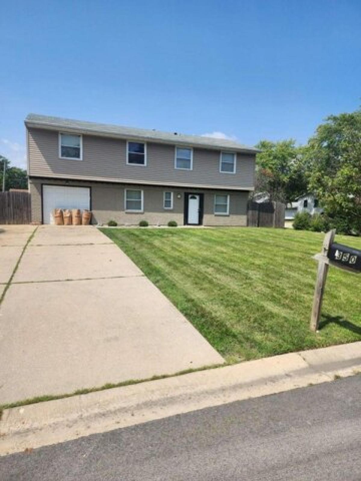 Picture of Home For Sale in Bolingbrook, Illinois, United States