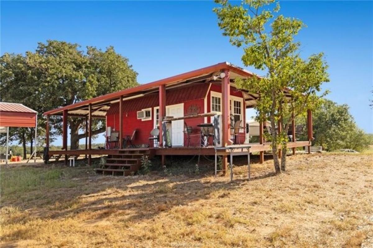 Picture of Home For Sale in Hearne, Texas, United States