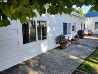 Home For Sale in Gardiner, Oregon