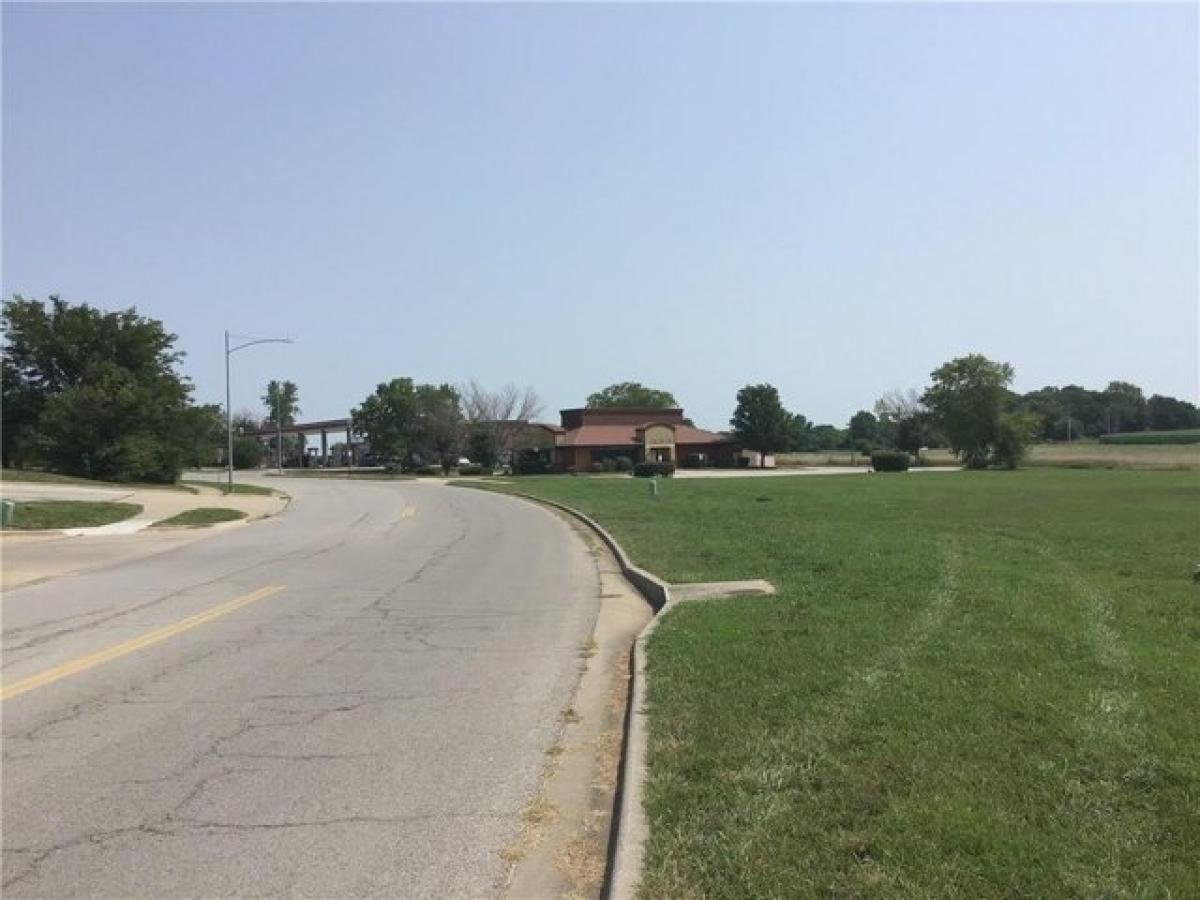 Picture of Residential Land For Sale in Louisburg, Kansas, United States