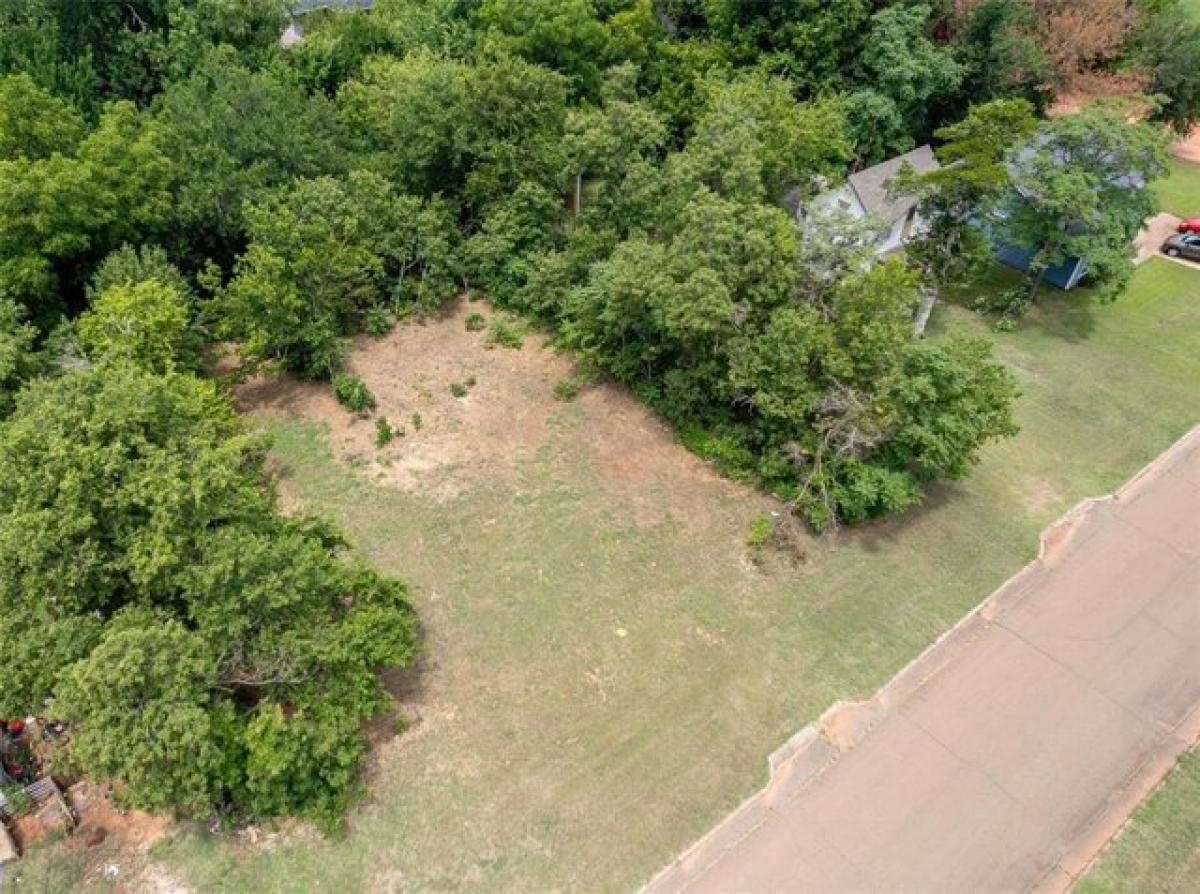 Picture of Residential Land For Sale in Guthrie, Oklahoma, United States