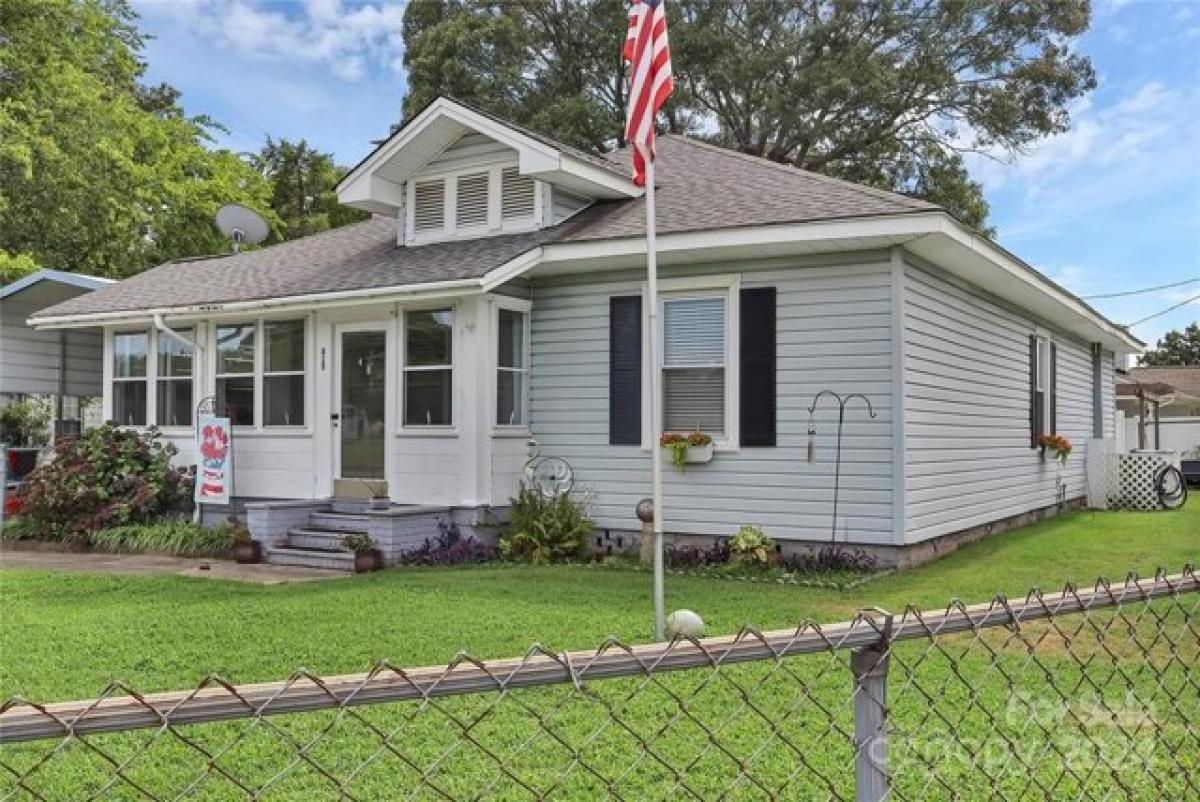 Picture of Home For Sale in Stanley, North Carolina, United States