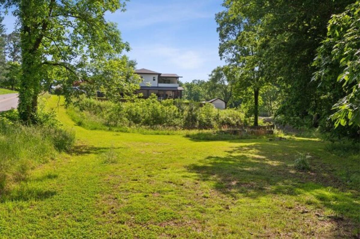 Picture of Home For Sale in Cottontown, Tennessee, United States