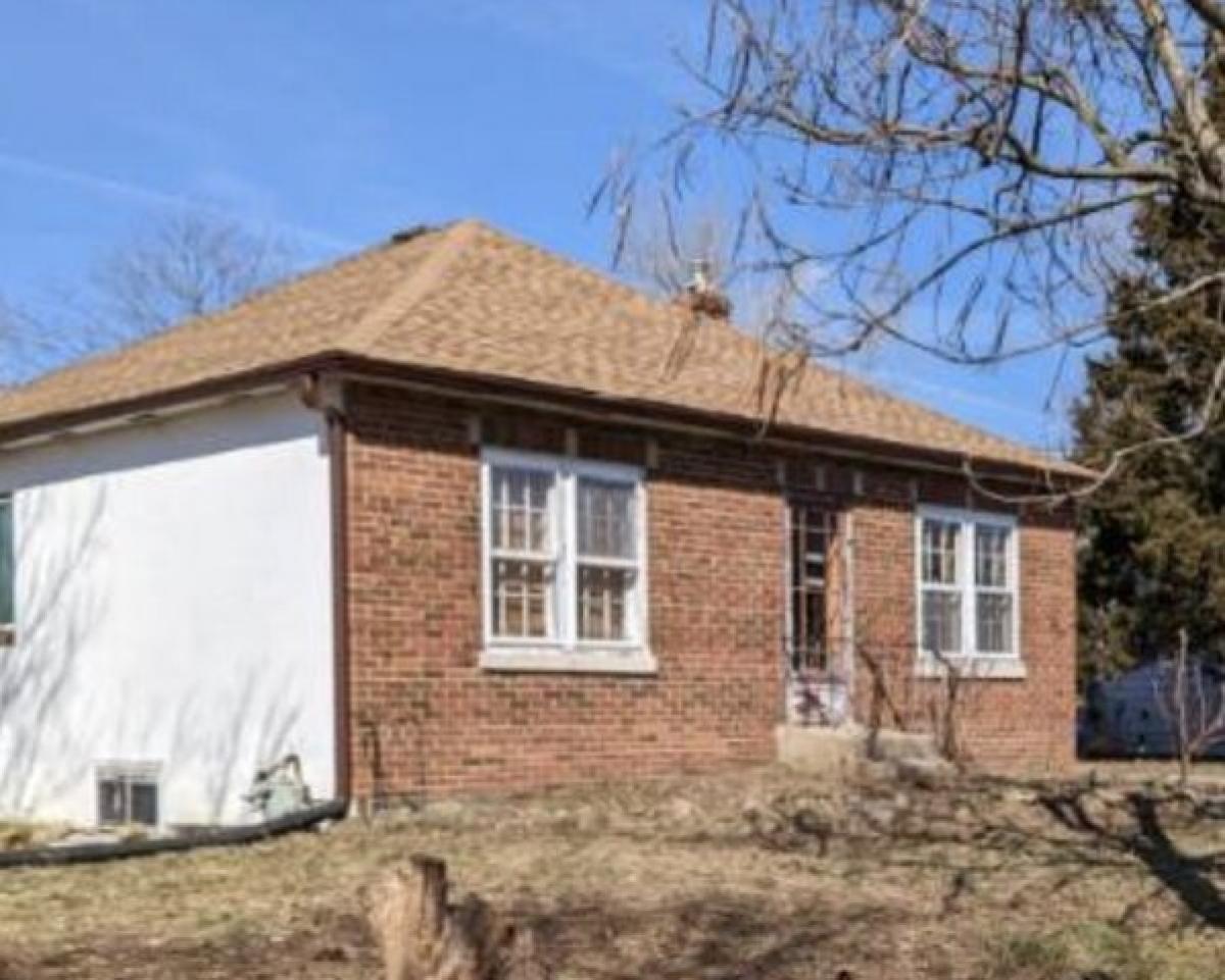 Picture of Home For Sale in Westmont, Illinois, United States