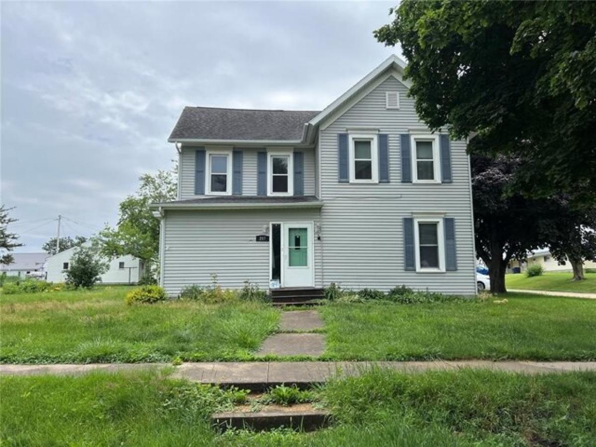 Picture of Home For Sale in Blairstown, Iowa, United States