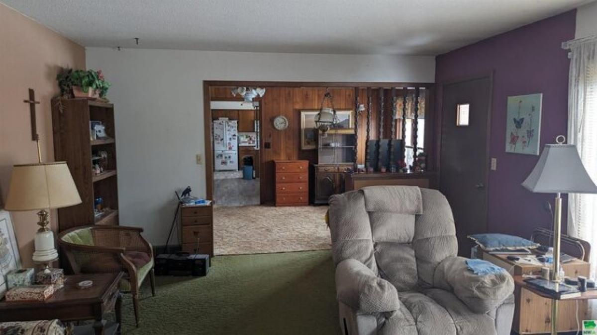 Picture of Home For Sale in Sioux Center, Iowa, United States