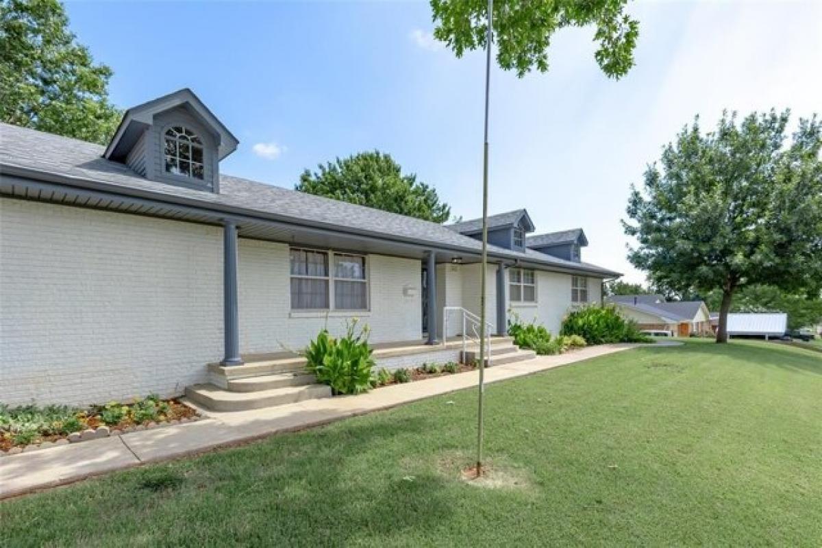 Picture of Home For Sale in Lindsay, Oklahoma, United States