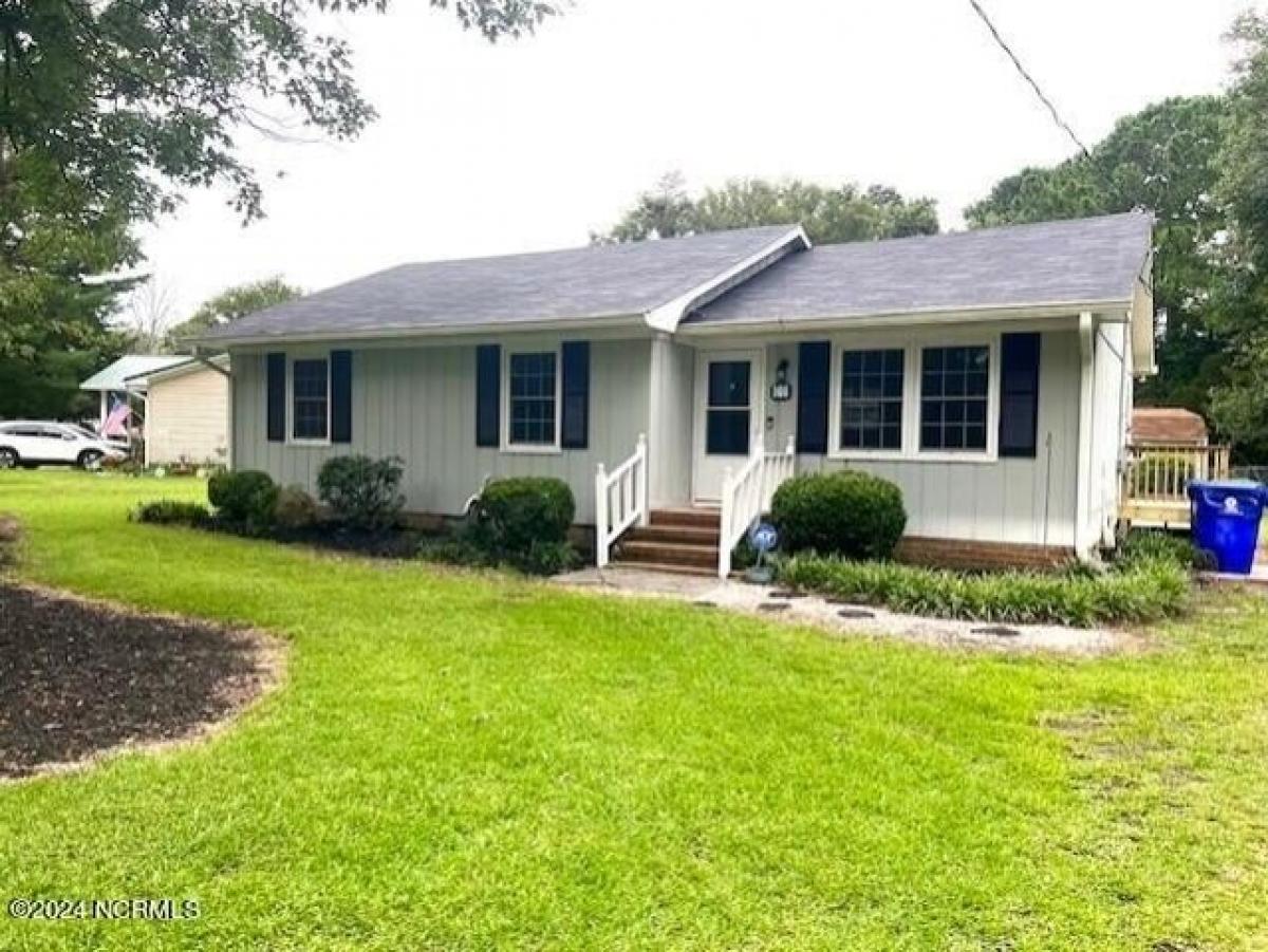 Picture of Home For Sale in Newport, North Carolina, United States