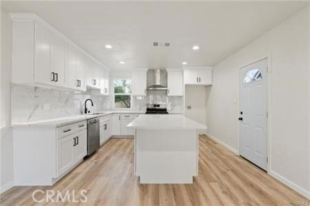 Picture of Home For Sale in Winnetka, California, United States