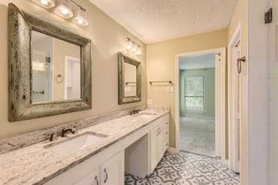 Home For Sale in Lakeway, Texas