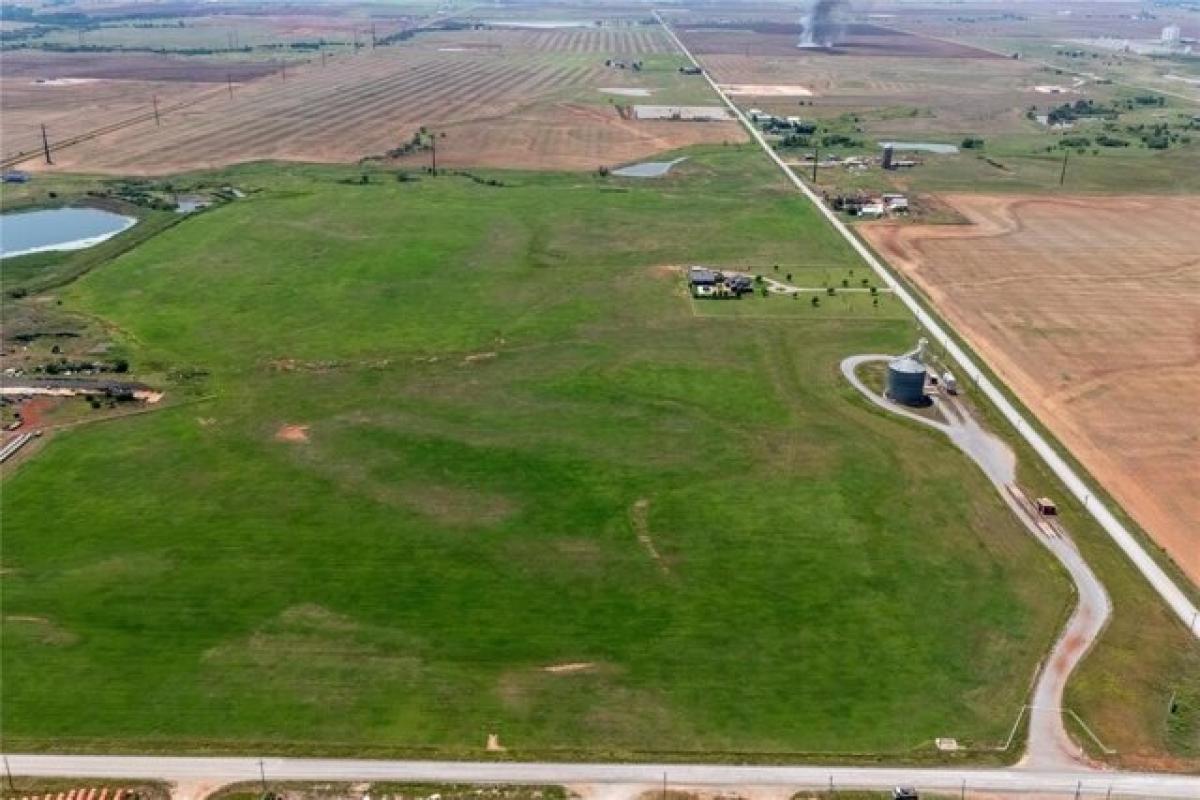 Picture of Residential Land For Sale in Kingfisher, Oklahoma, United States