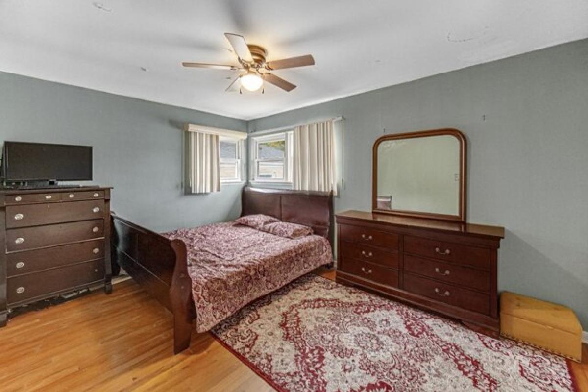 Picture of Home For Sale in Skokie, Illinois, United States