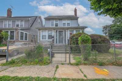 Home For Sale in Queens Village, New York