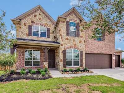 Home For Sale in Mont Belvieu, Texas