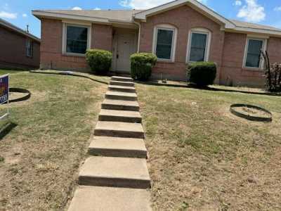 Home For Sale in Lancaster, Texas