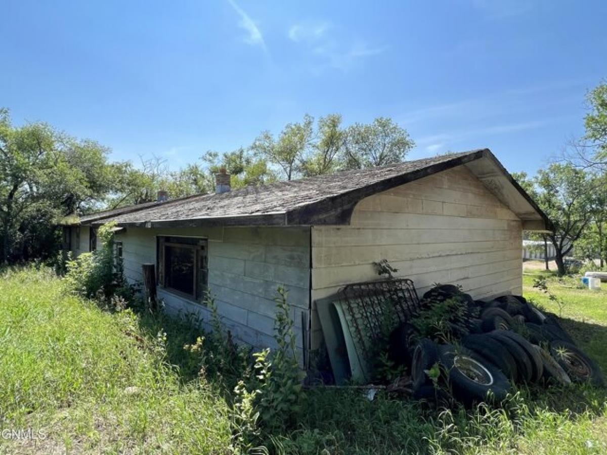 Picture of Home For Sale in Valley City, North Dakota, United States