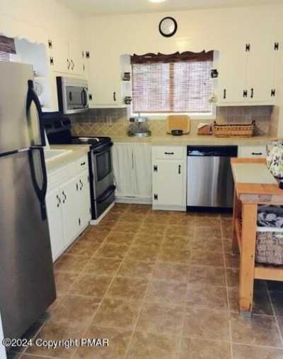 Home For Rent in Pocono Lake, Pennsylvania