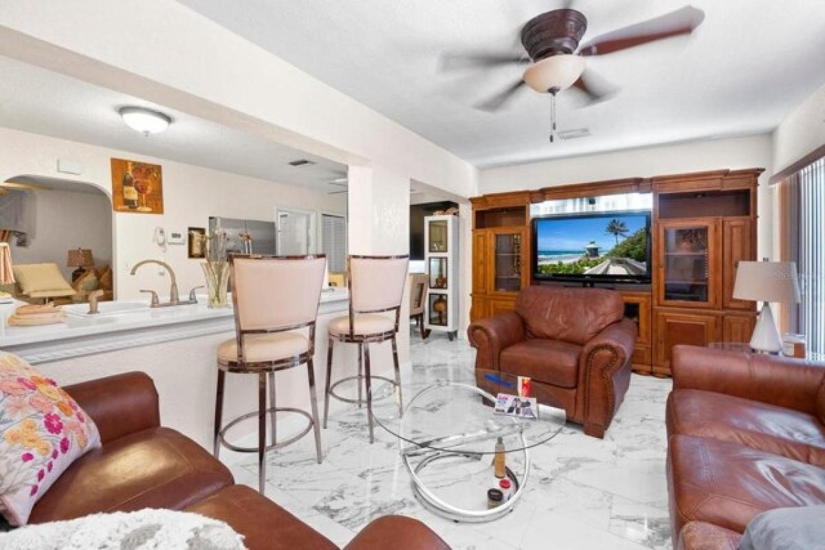 Picture of Home For Sale in Lauderdale Lakes, Florida, United States