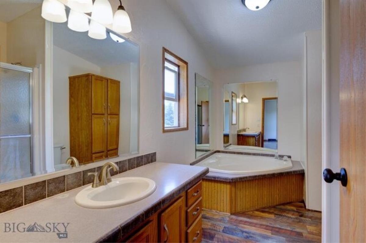 Picture of Home For Sale in Whitehall, Montana, United States