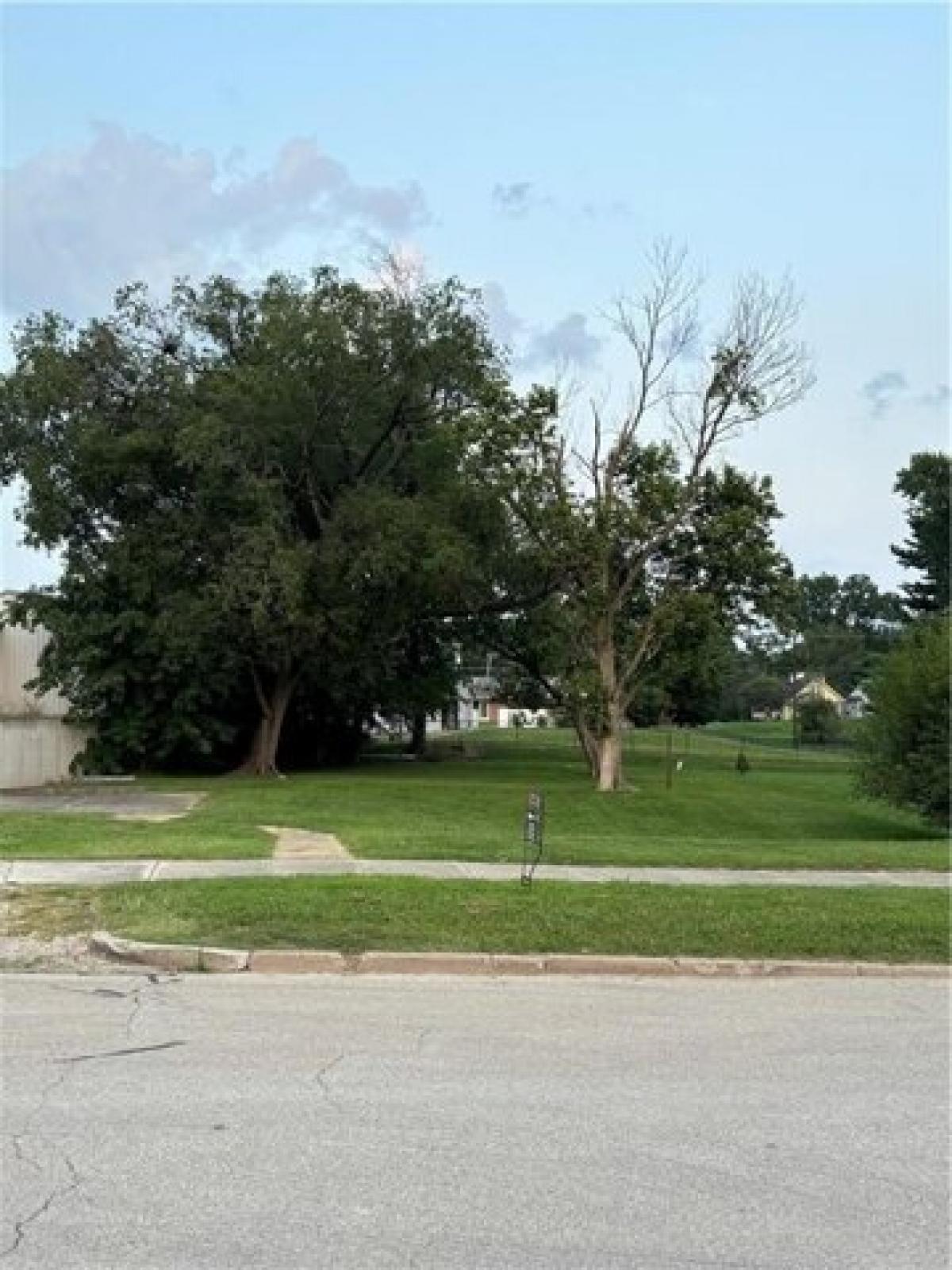 Picture of Residential Land For Sale in Effingham, Illinois, United States