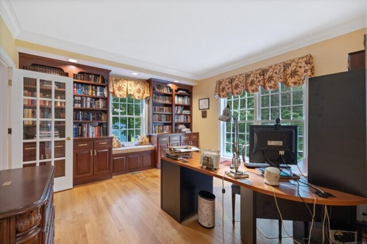 Picture of Home For Sale in Farmington, Connecticut, United States