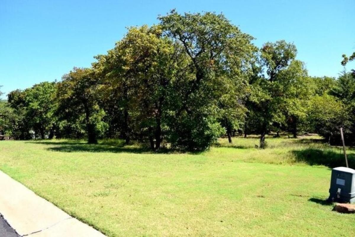 Picture of Residential Land For Sale in Edmond, Oklahoma, United States