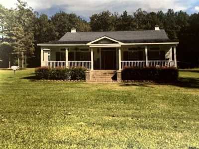 Home For Sale in Carthage, Texas