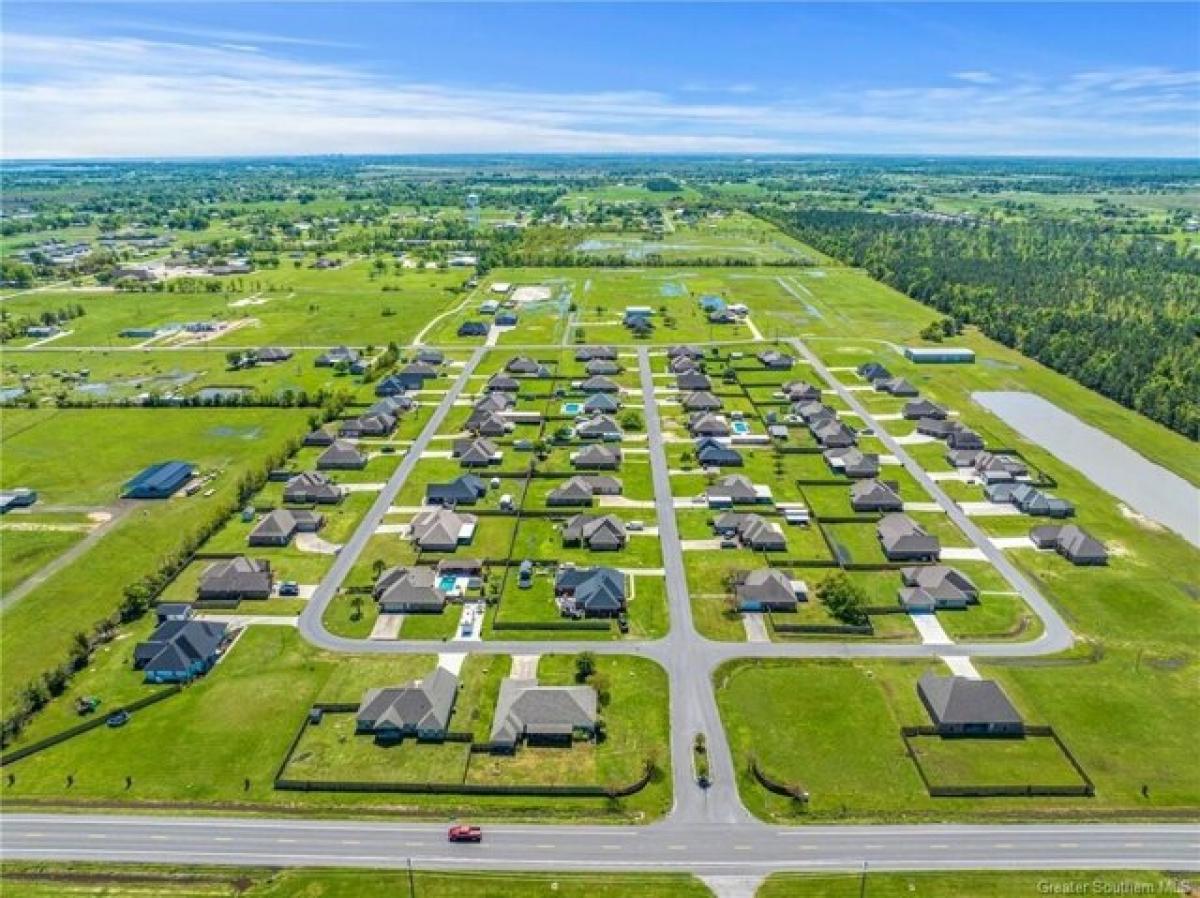 Picture of Residential Land For Sale in Sulphur, Louisiana, United States