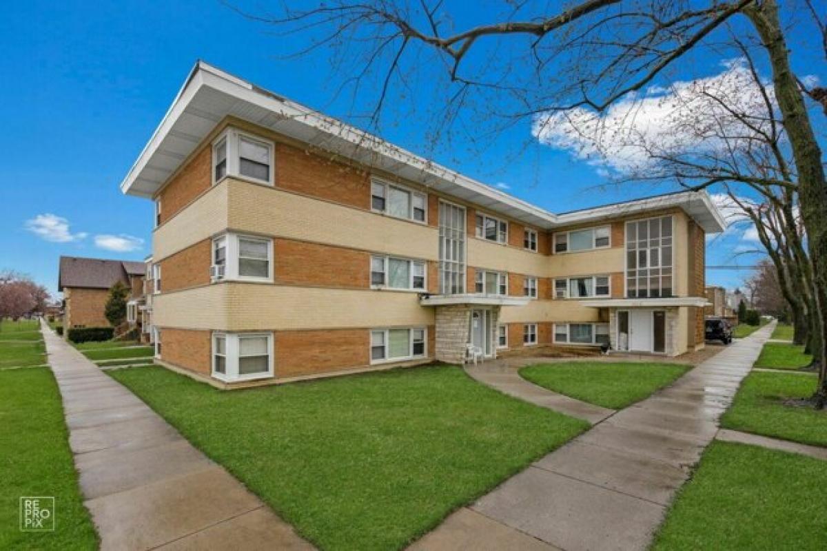 Picture of Home For Sale in Elmwood Park, Illinois, United States