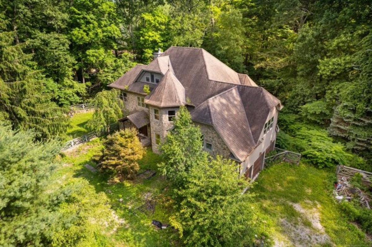 Picture of Home For Sale in Wilton, Connecticut, United States