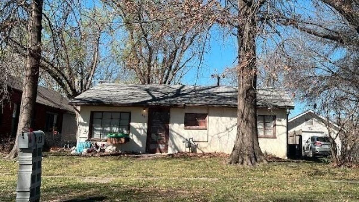 Picture of Home For Sale in Chanute, Kansas, United States