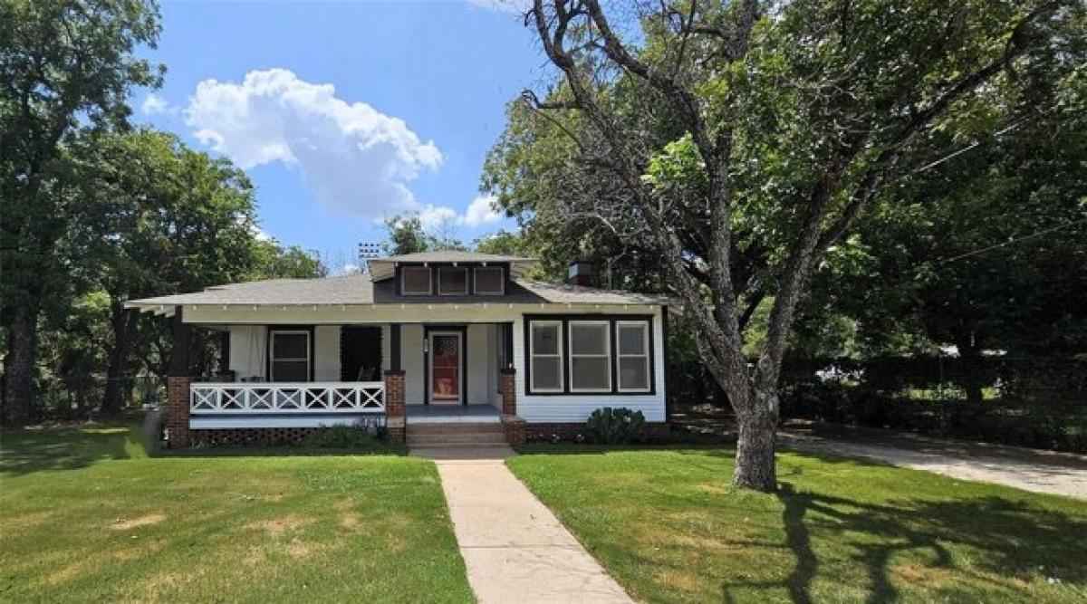 Picture of Home For Sale in Bangs, Texas, United States