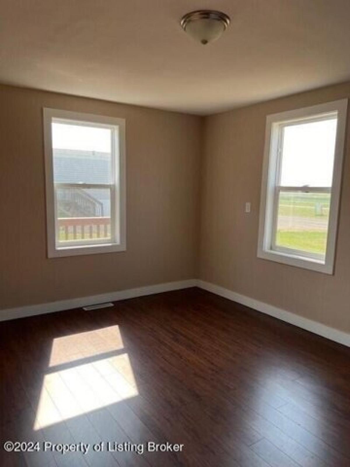 Picture of Home For Sale in Taylor, North Dakota, United States