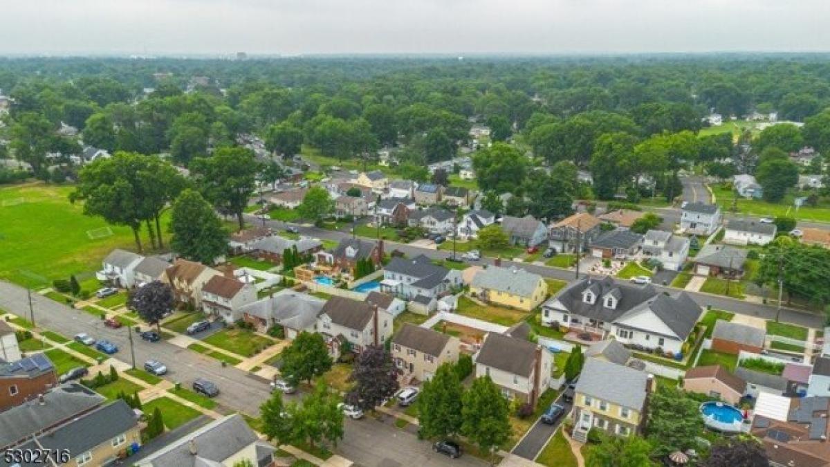 Picture of Home For Sale in Linden, New Jersey, United States