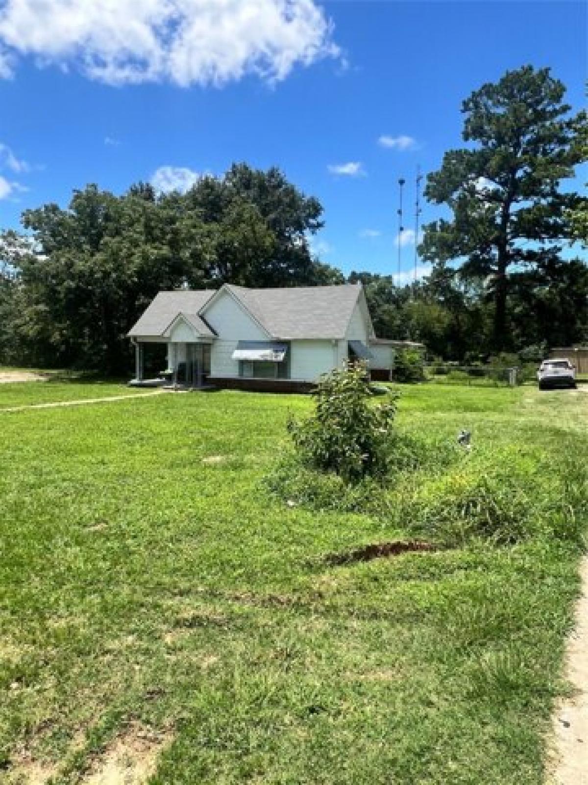 Picture of Home For Sale in Elkhart, Texas, United States