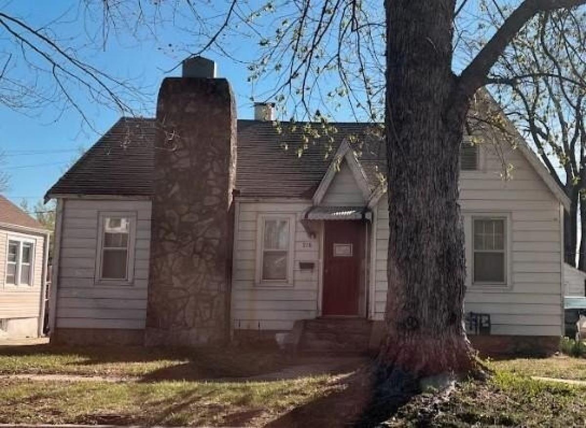 Picture of Home For Sale in Chanute, Kansas, United States