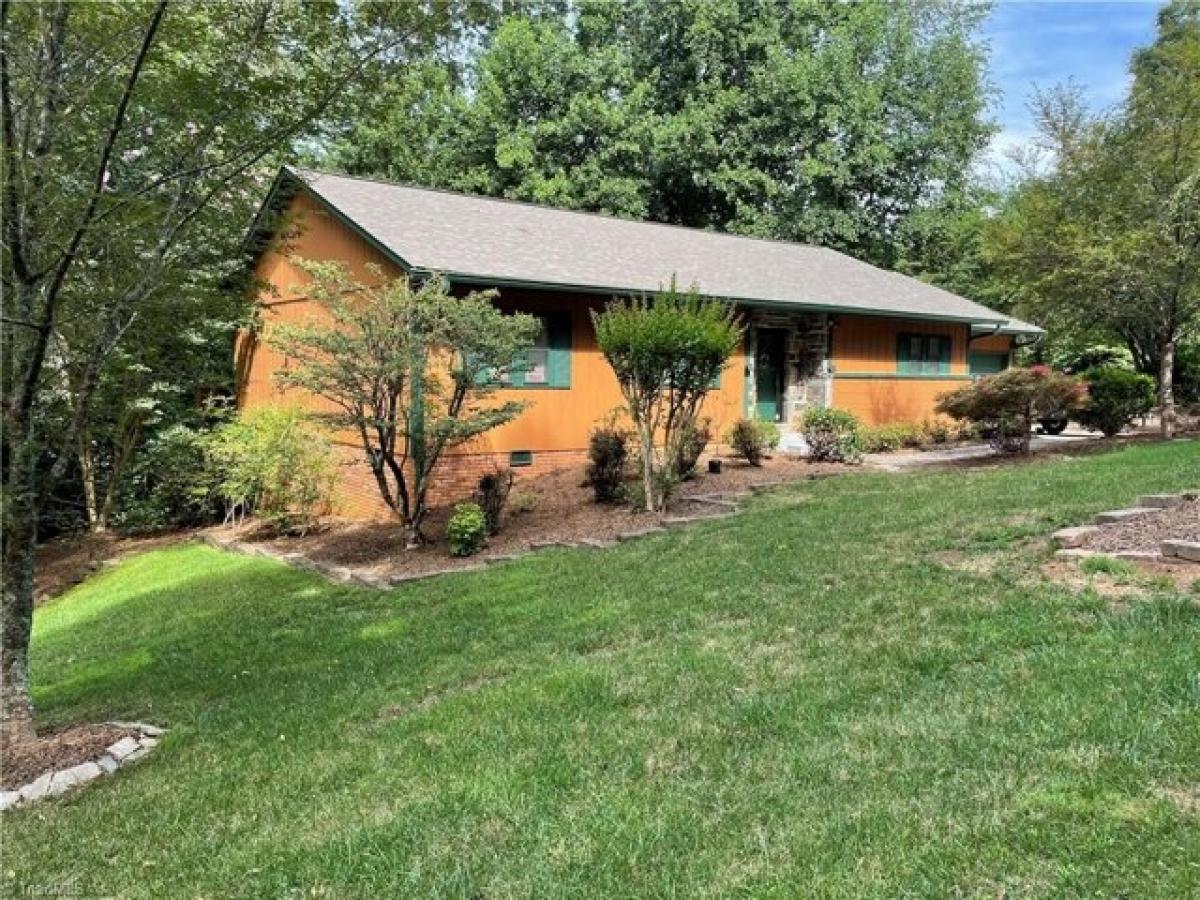 Picture of Home For Sale in Wilkesboro, North Carolina, United States