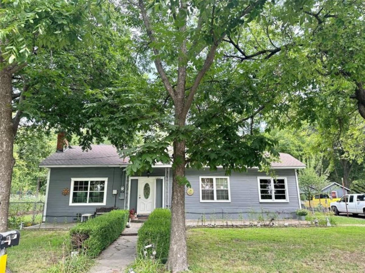 Picture of Home For Sale in Gainesville, Texas, United States