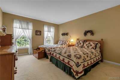 Home For Sale in Orchard Park, New York