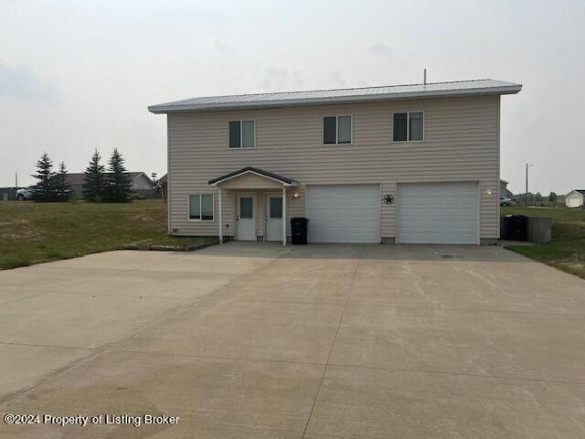 Picture of Home For Sale in Belfield, North Dakota, United States