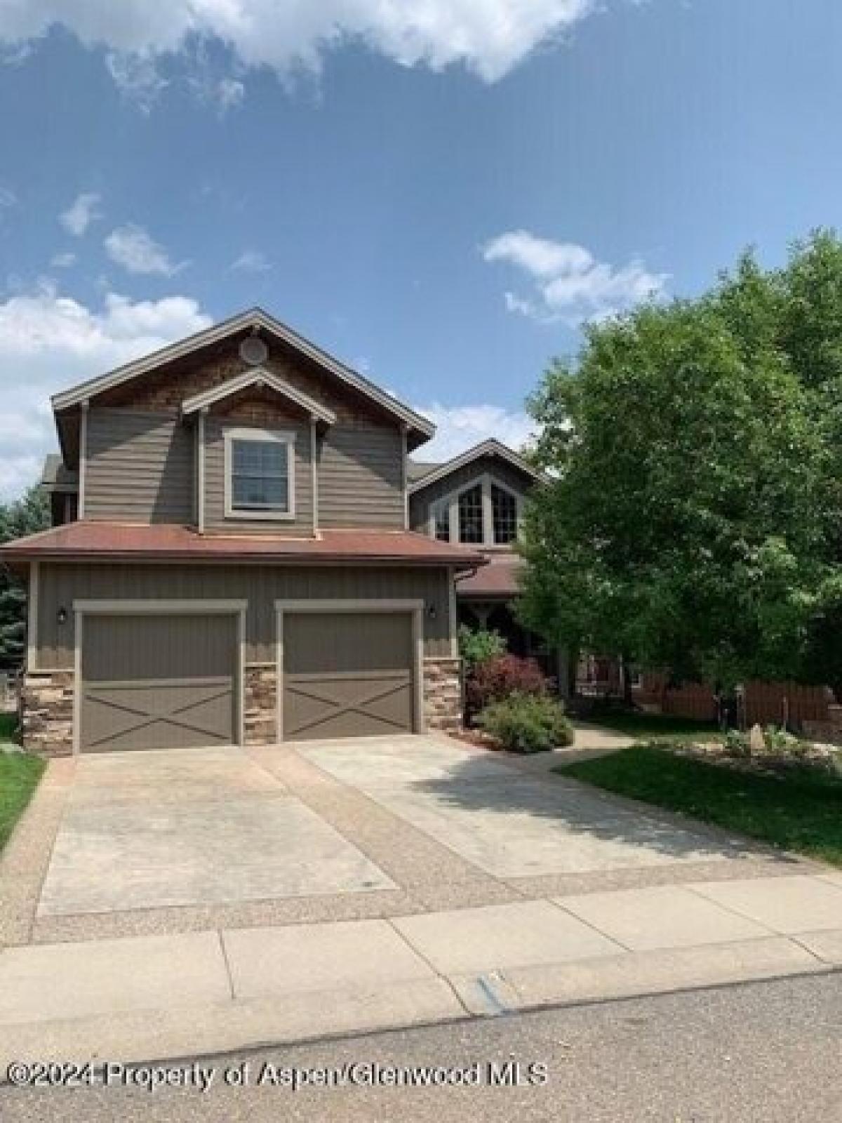 Picture of Home For Sale in New Castle, Colorado, United States