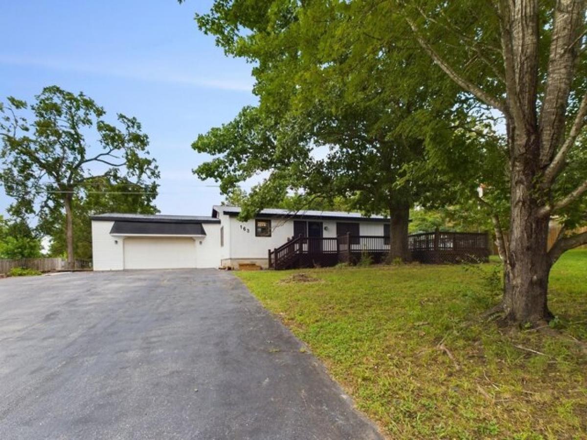 Picture of Home For Sale in Reeds Spring, Missouri, United States