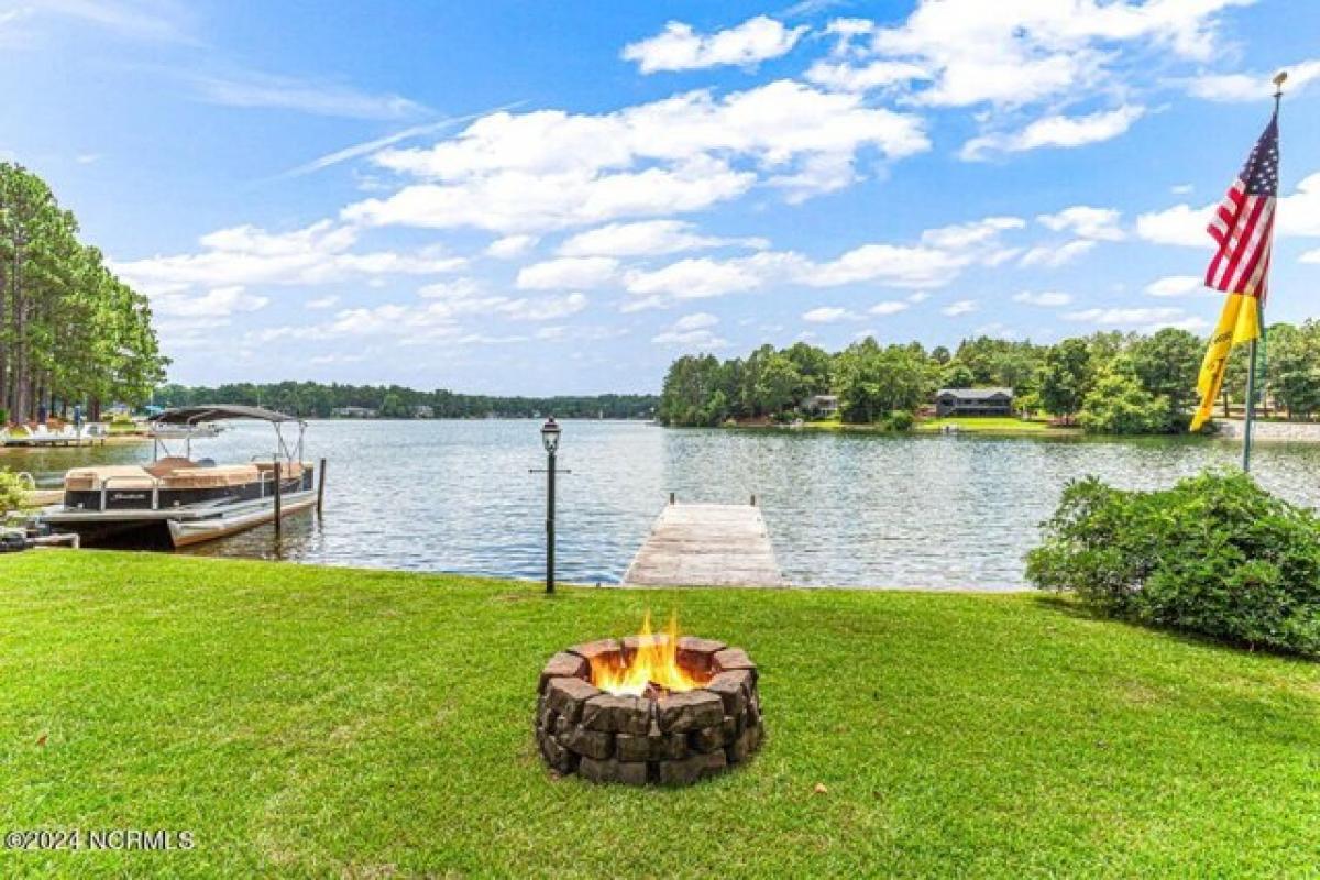 Picture of Home For Sale in West End, North Carolina, United States