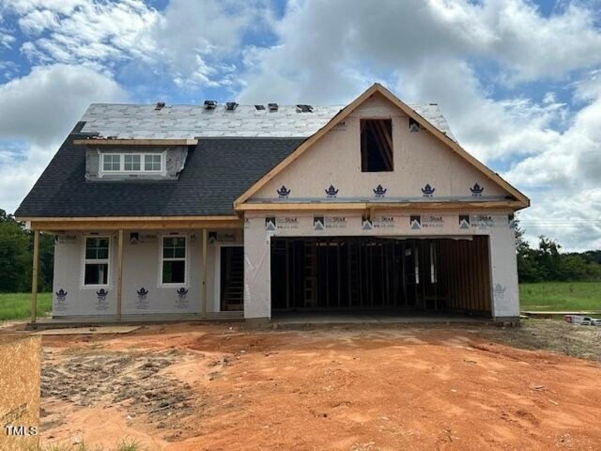 Picture of Home For Sale in Four Oaks, North Carolina, United States