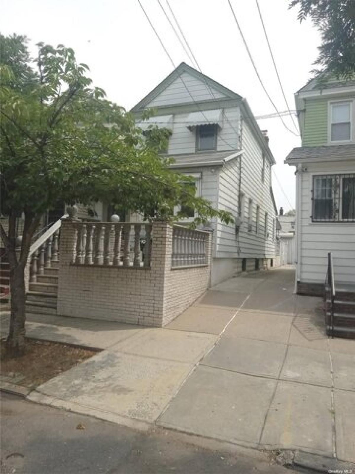 Picture of Home For Sale in Ozone Park, New York, United States