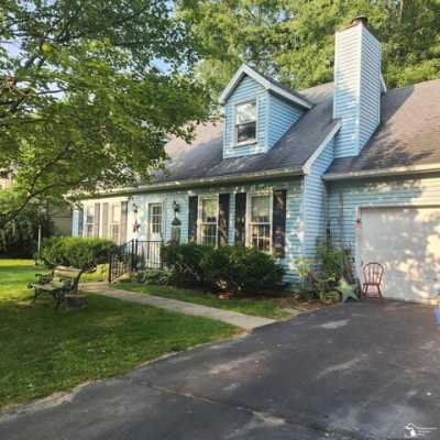 Home For Sale in Temperance, Michigan