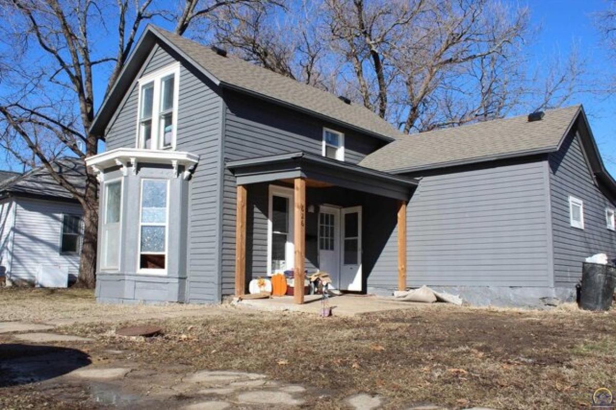 Picture of Home For Sale in Osage City, Kansas, United States