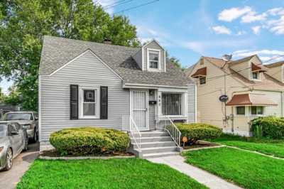 Home For Sale in Dolton, Illinois