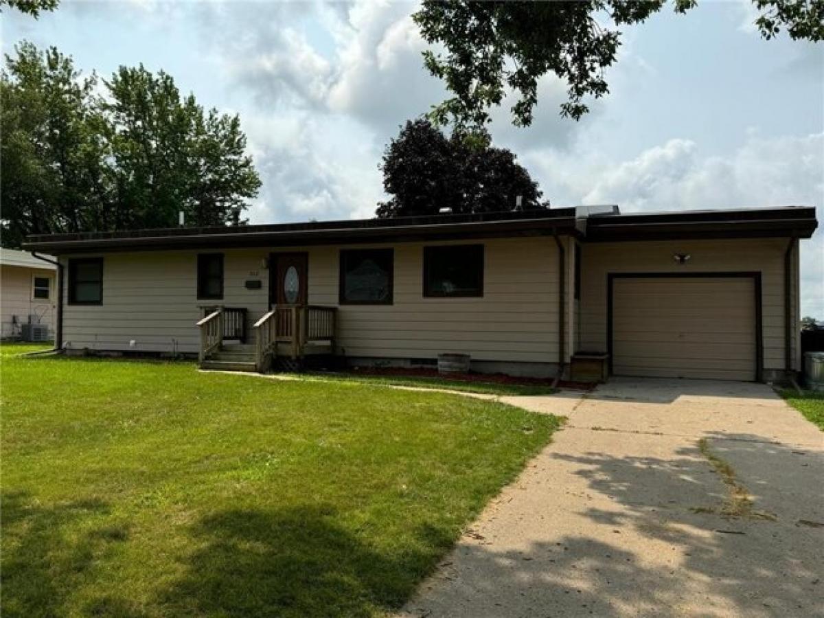 Picture of Home For Sale in Blue Earth, Minnesota, United States