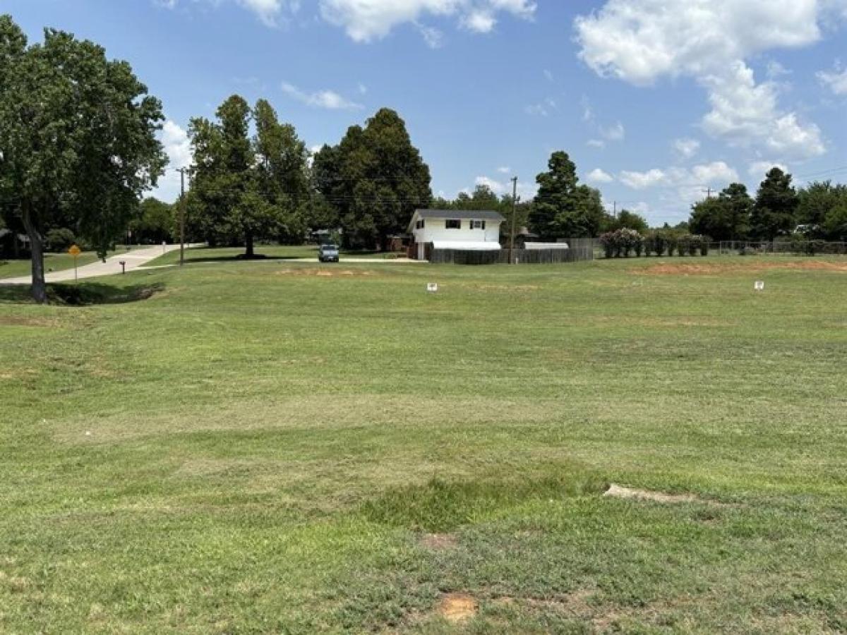 Picture of Residential Land For Sale in Norman, Oklahoma, United States